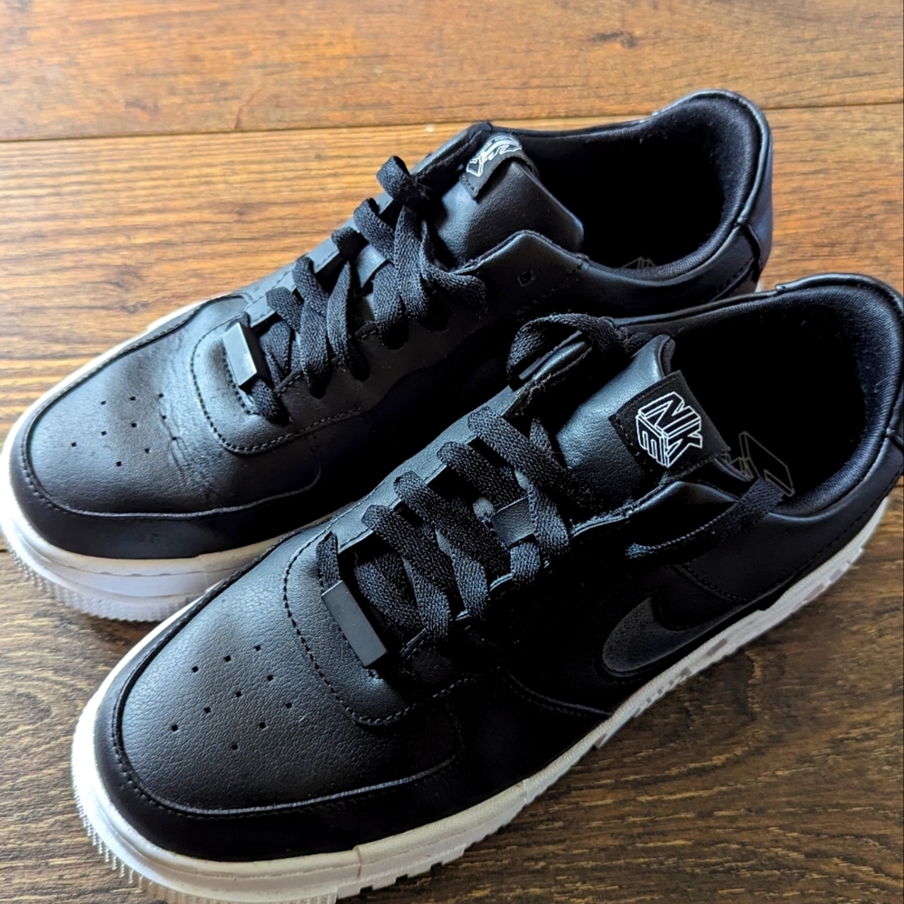 Black Nike Air Force 1